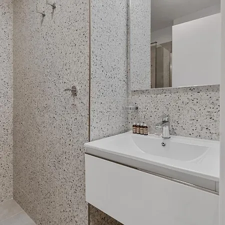 Opera - Cismigiu, Eroilor, Free Private Parking