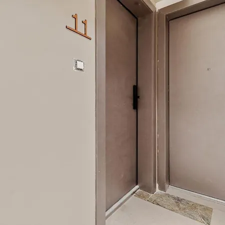 Opera - Cismigiu, Eroilor, Free Private Parking *