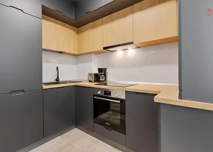 Opera - Cismigiu, Eroilor, Free Private Parking *