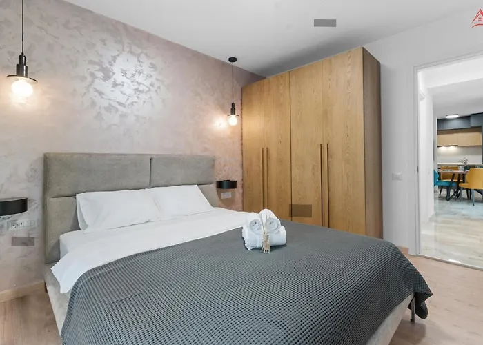 Opera - Cismigiu, Eroilor, Free Private Parking *