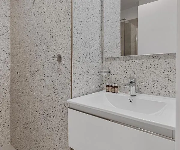 Opera - Cismigiu, Eroilor, Free Private Parking