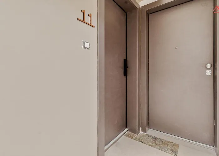 Opera - Cismigiu, Eroilor, Free Private Parking *