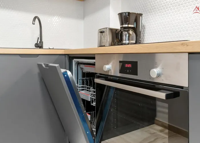 Opera - Cismigiu, Eroilor, Free Private Parking Бухарест